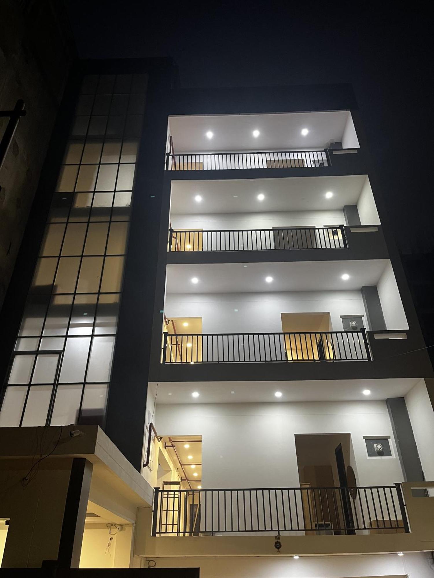 Roomquet Comfort Inn Allāhābād Junction Екстериор снимка