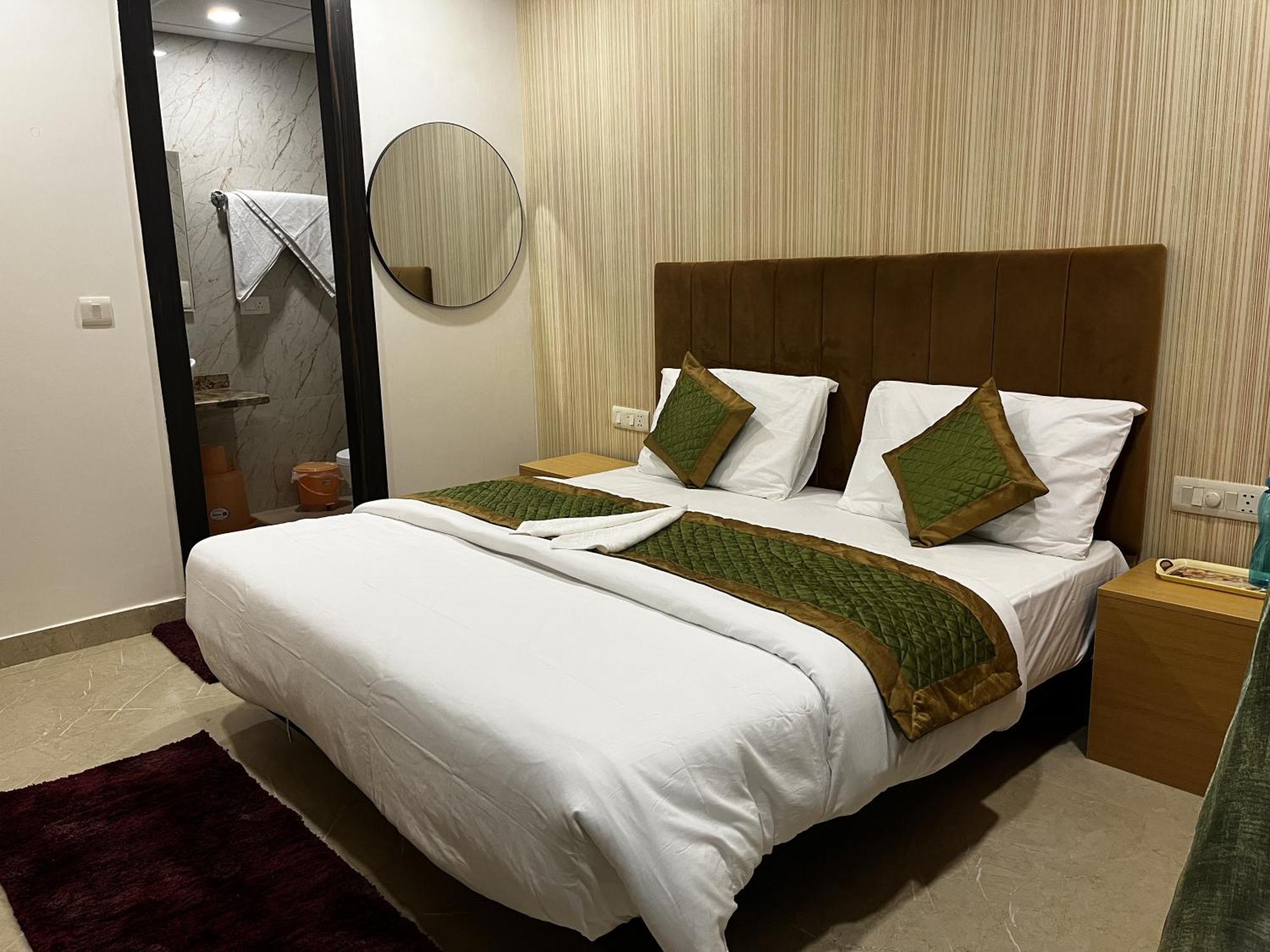 Roomquet Comfort Inn Allāhābād Junction Екстериор снимка