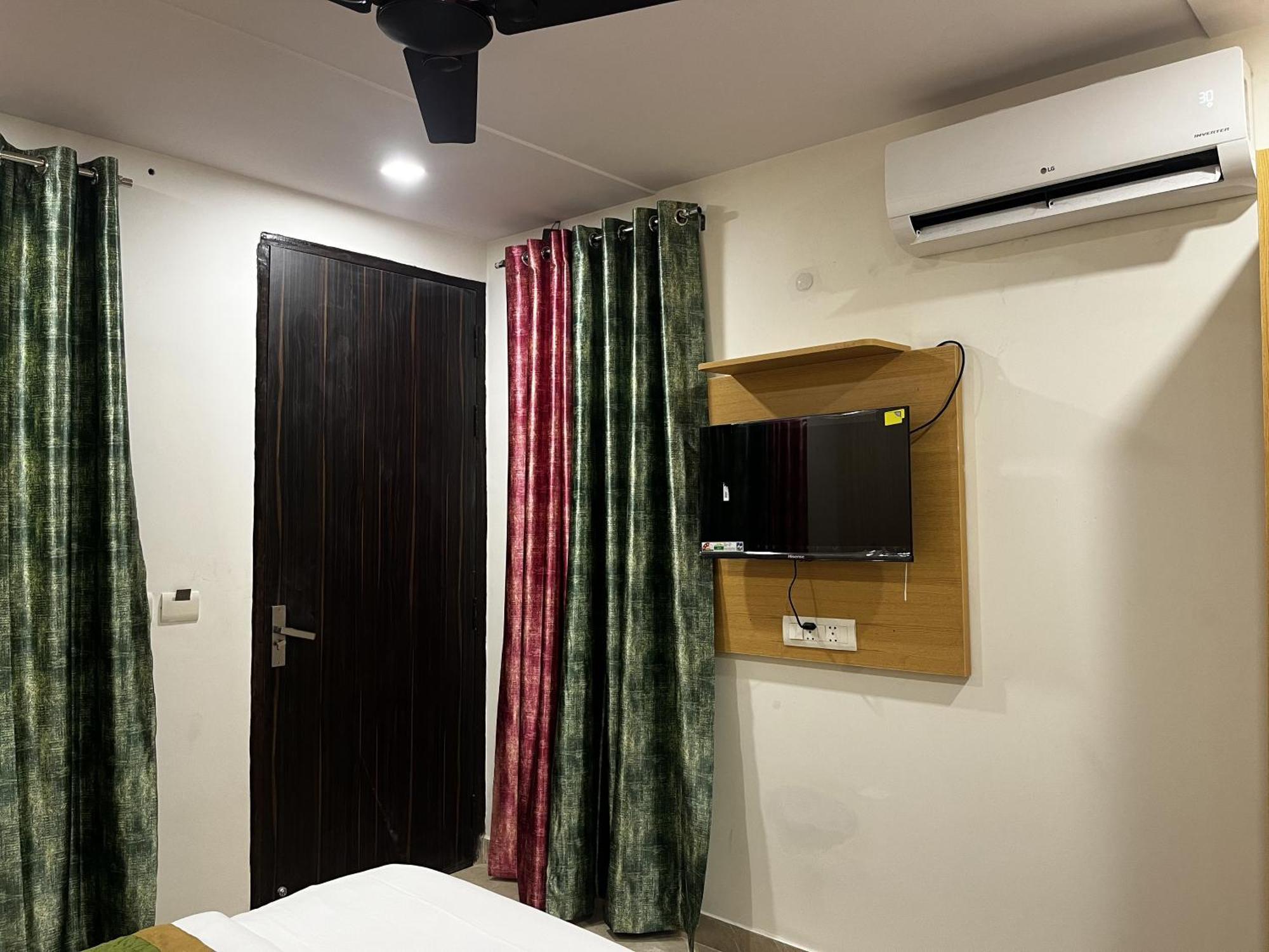 Roomquet Comfort Inn Allāhābād Junction Екстериор снимка